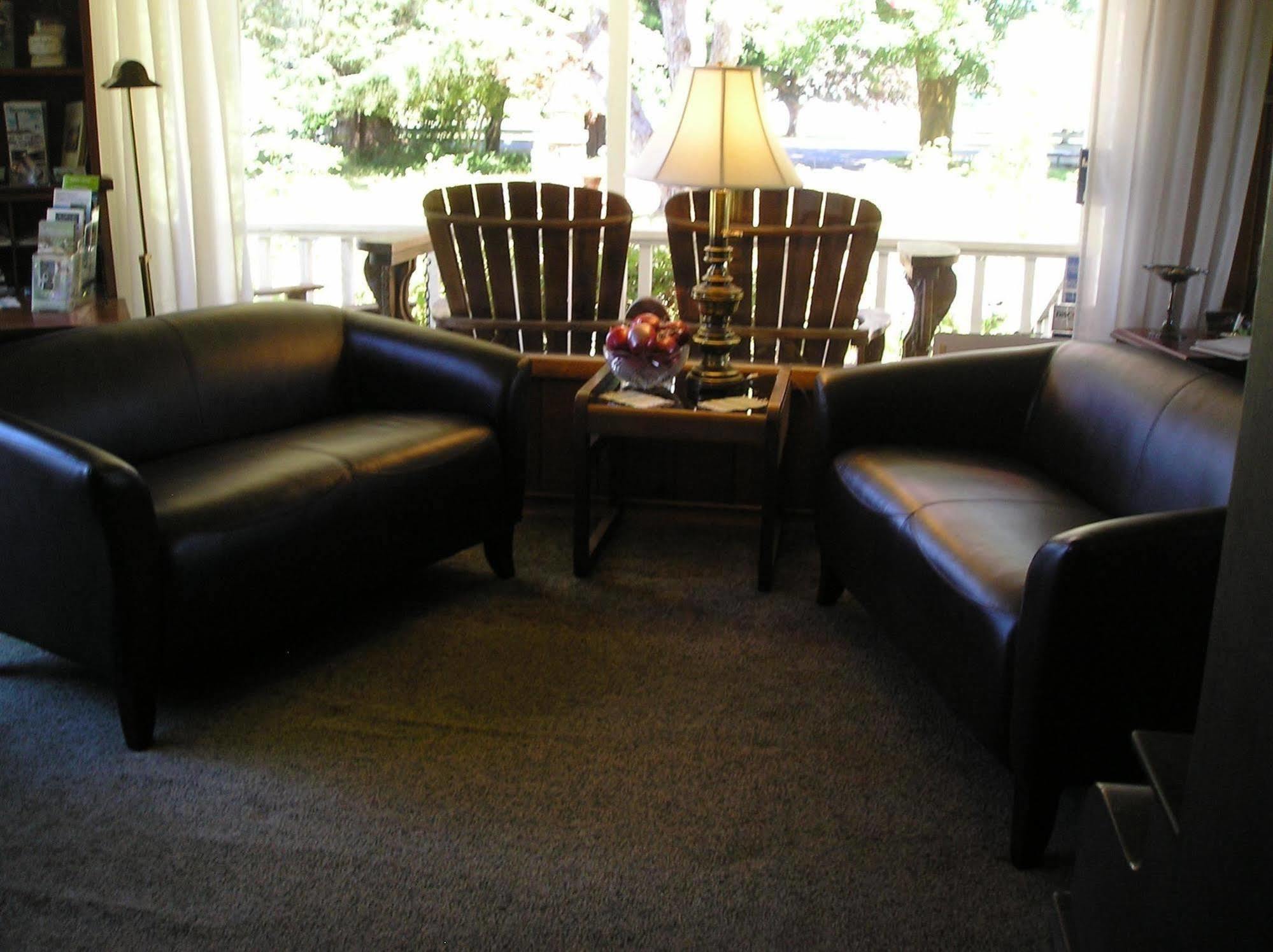 Miller Tree Inn Forks Bagian luar foto