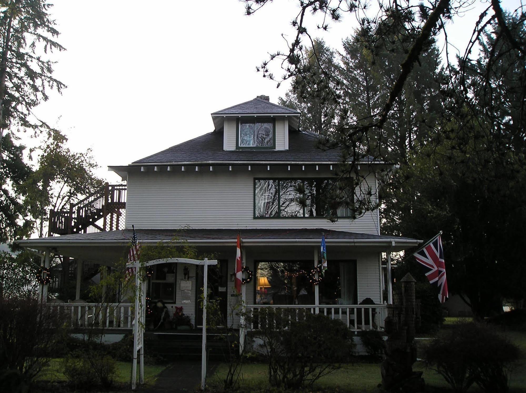 Miller Tree Inn Forks Bagian luar foto