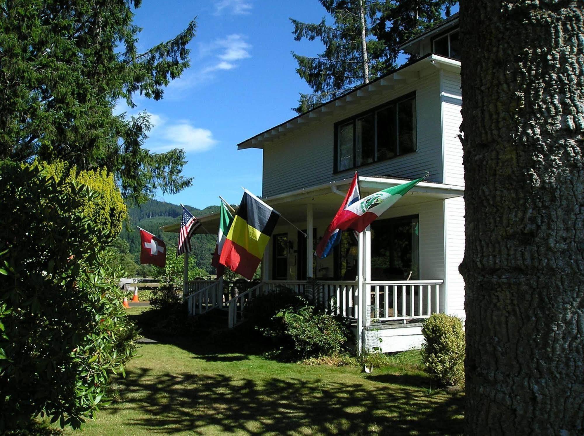 Miller Tree Inn Forks Bagian luar foto
