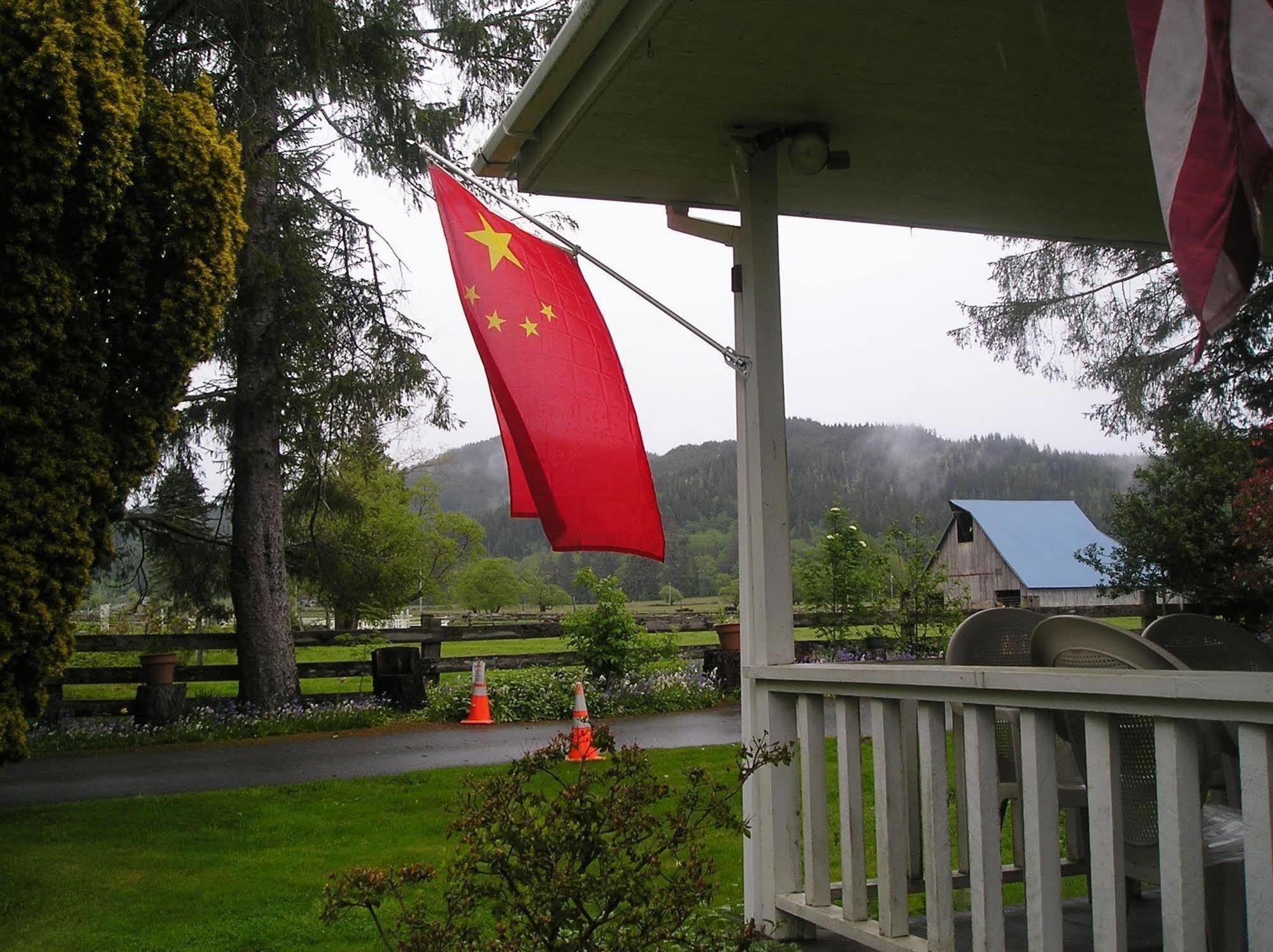 Miller Tree Inn Forks Bagian luar foto