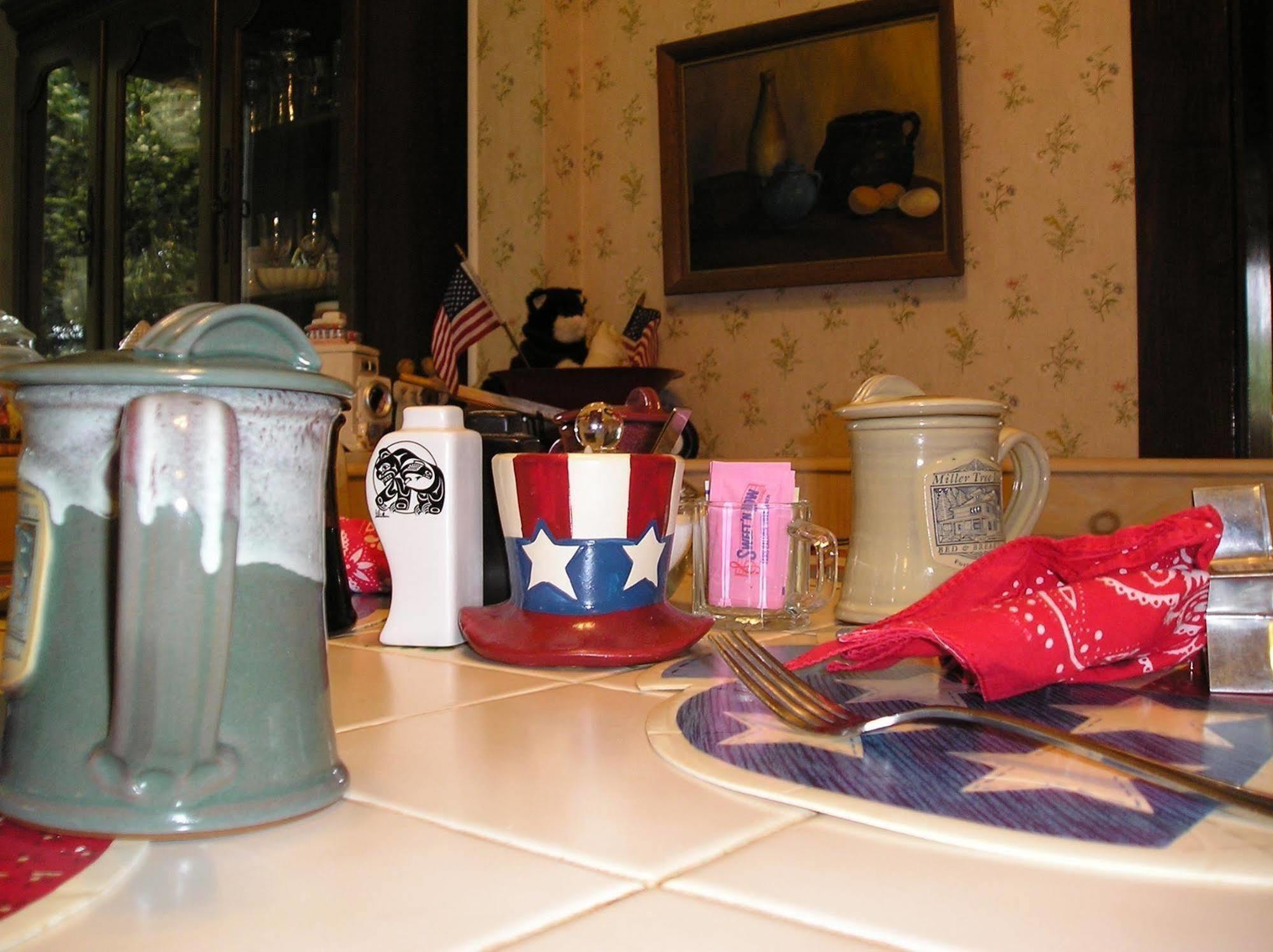 Miller Tree Inn Forks Bagian luar foto